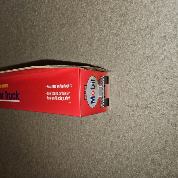 Mobil 1993 Toy Tanker Truck - Picture 2 of 5